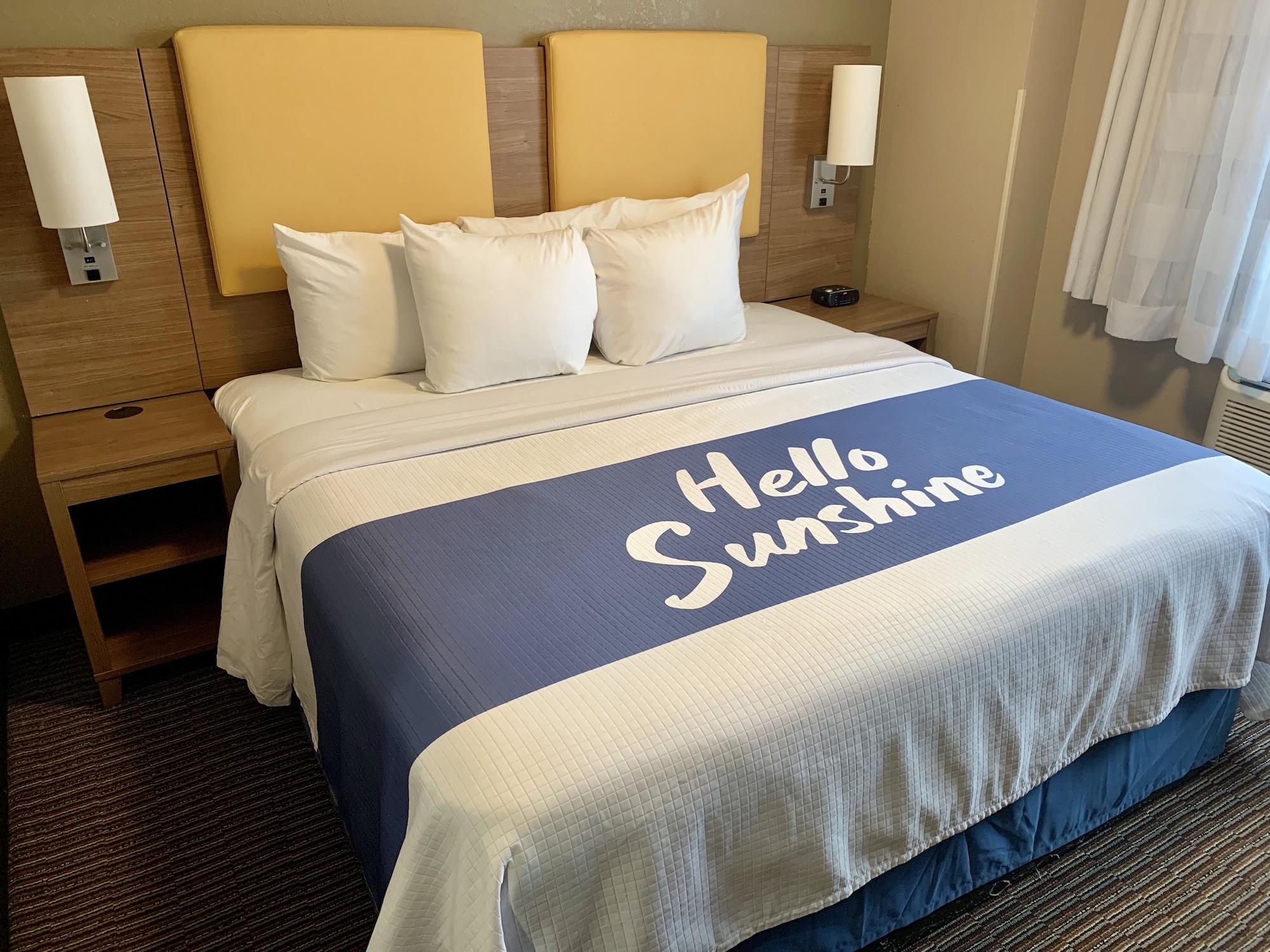 Days Inn By Wyndham Brooklyn Borough Park Nova York Exterior foto