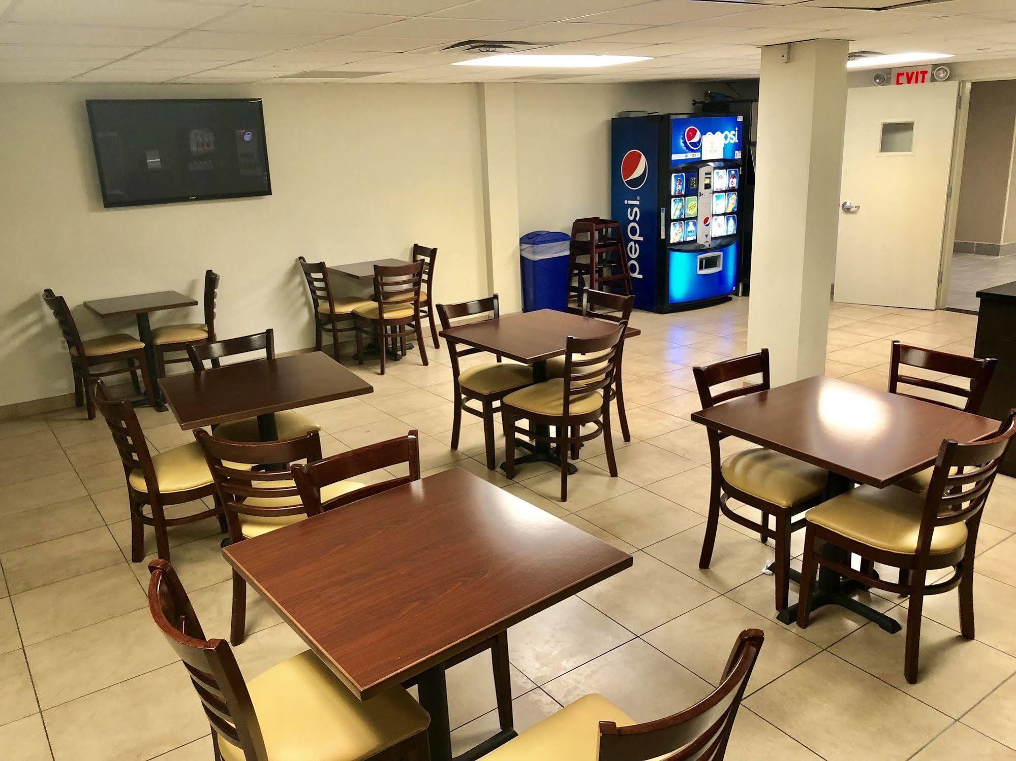 Days Inn By Wyndham Brooklyn Borough Park Nova York Exterior foto